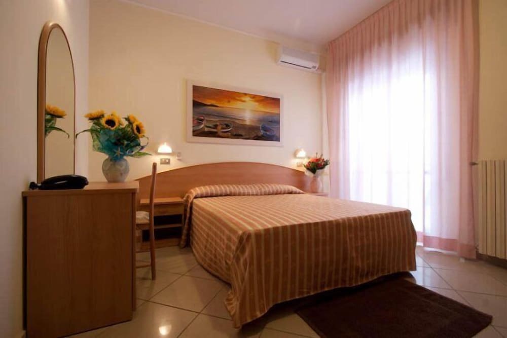 Фото Hotel Karin