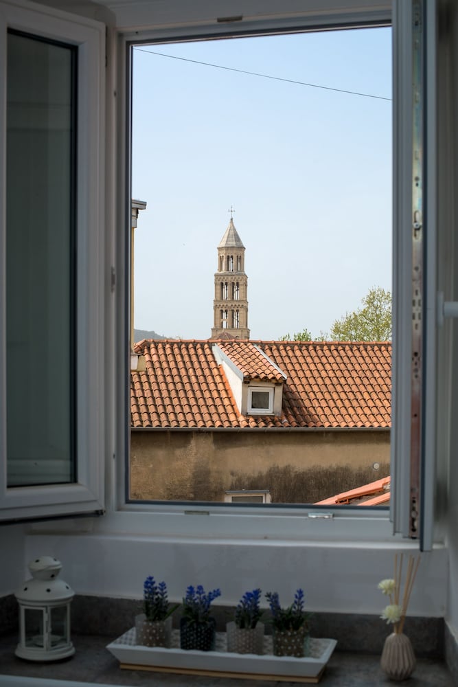 Фото Split Apartments with Hotel Service