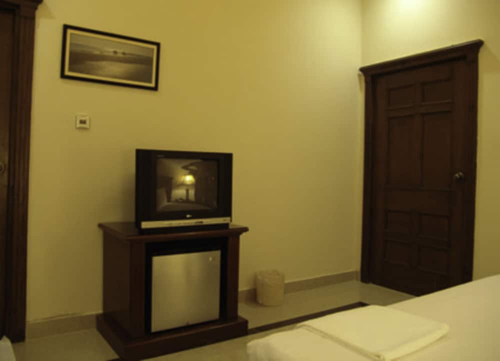 Фото Raj One Hotel