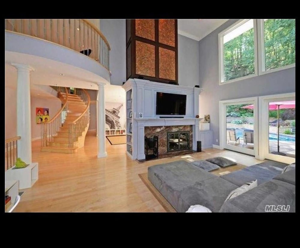 Фото 3 private bedrooms with Pool Holiday home 3 BestStayz. 1