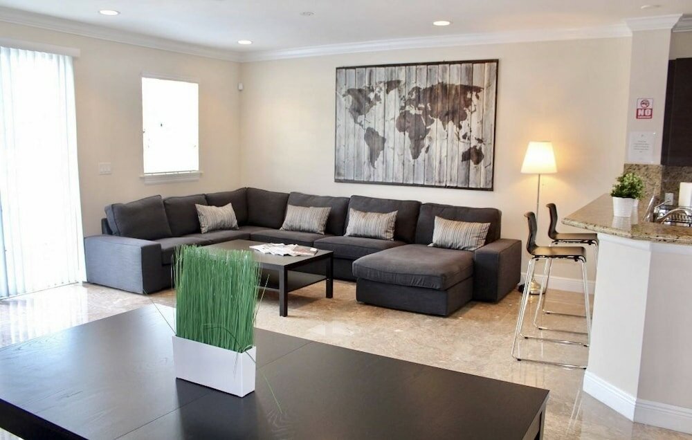 Фото 4br Townhouse 906 by Ideal Experience Vr