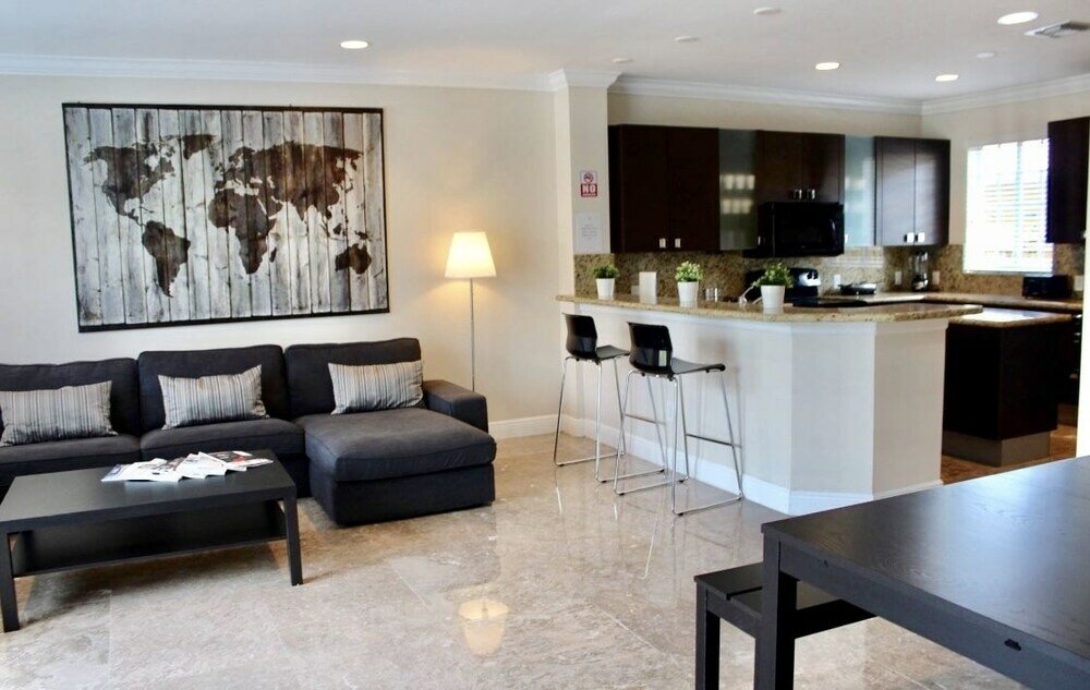 Фото 4br Townhouse 906 by Ideal Experience Vr