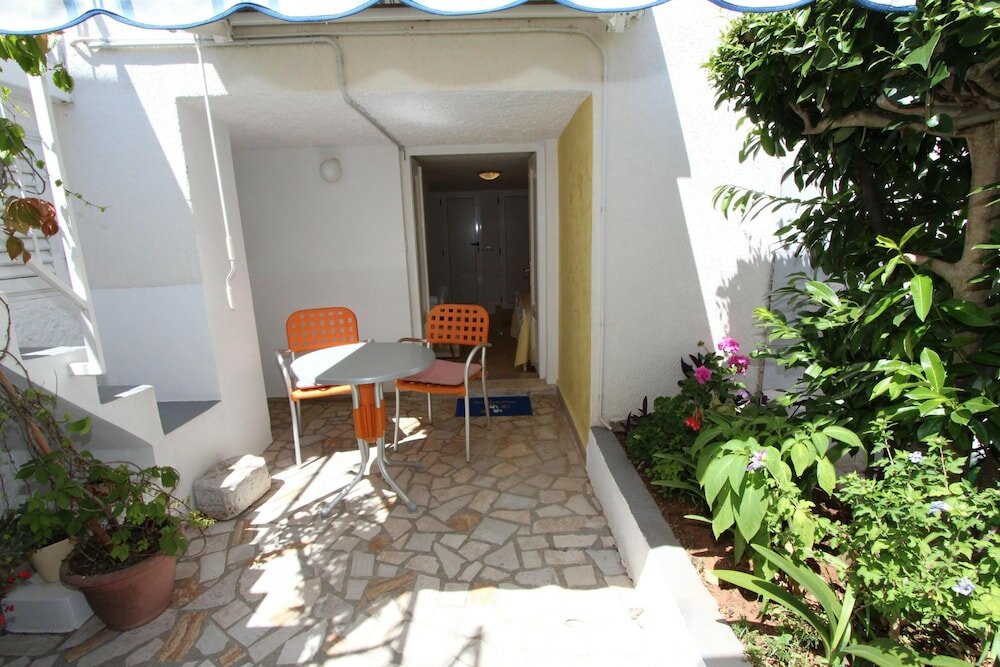 Фото Apartments Knezovic