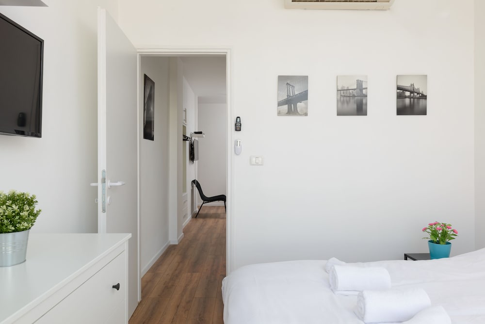 Фото Herzel beach apartment