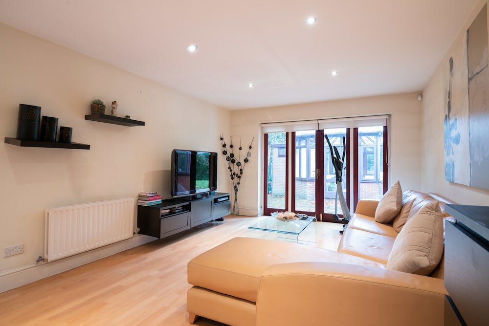 Фото Charming Wimbledon Park Home close to Putney Heath