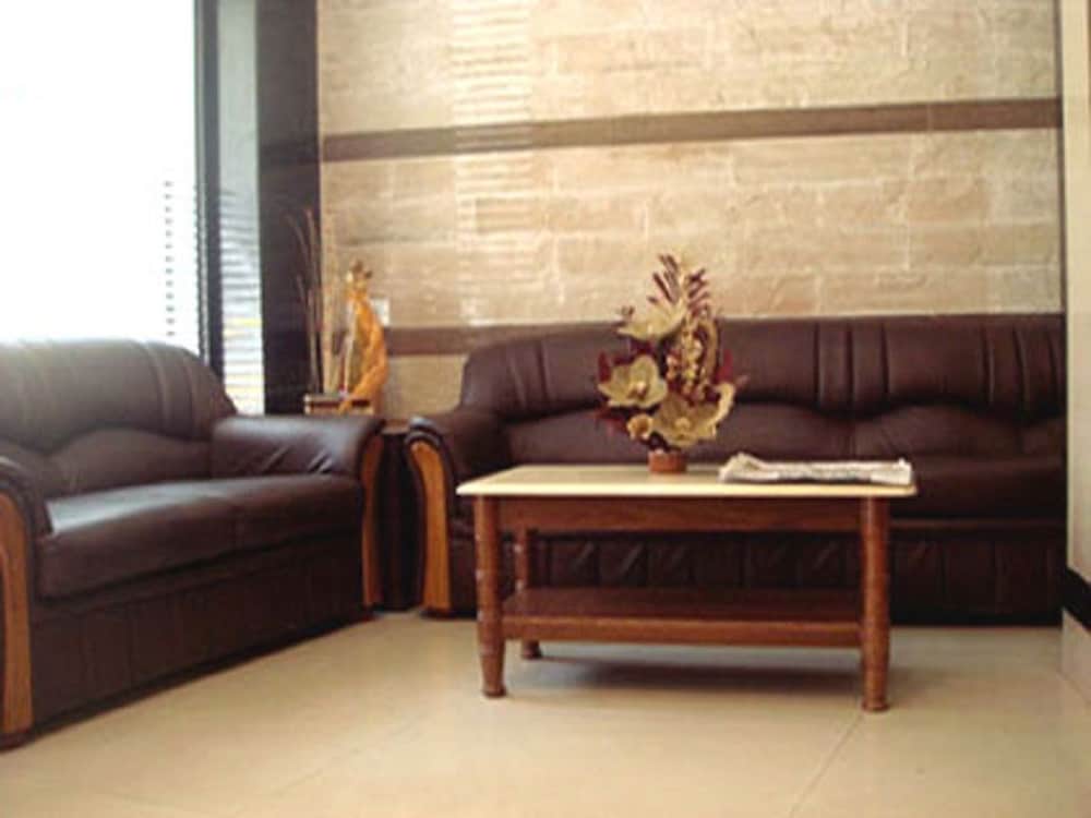 Фото Hotel Pushpak International