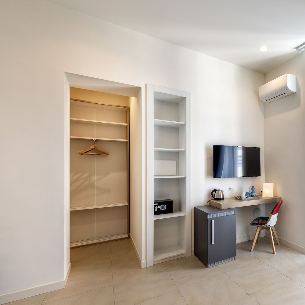 Фото Napoli Squares Suites