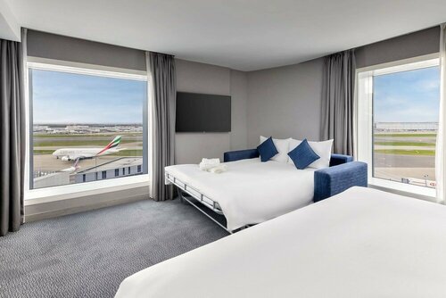 Гостиница Hilton Garden Inn London Heathrow Terminals 2 and 3 в Лондоне