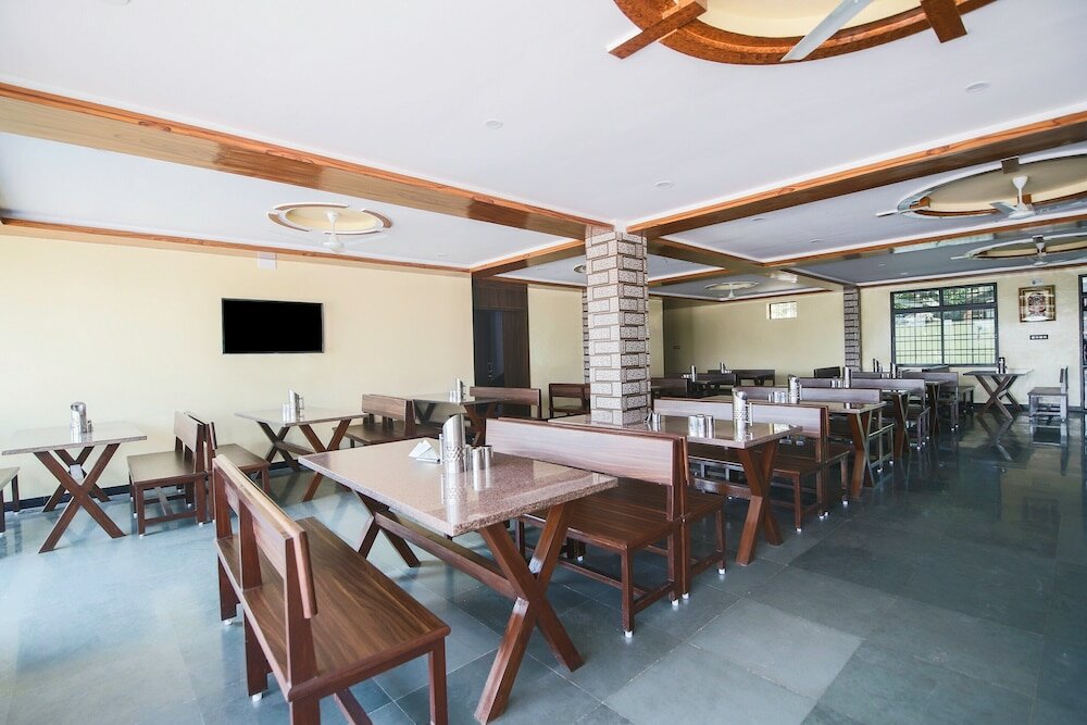 Фото Oyo 25084 Hotel Jai Hind