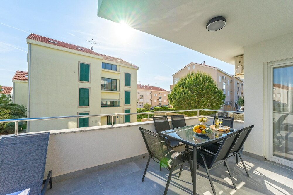 Фото Summer Breeze Apartments