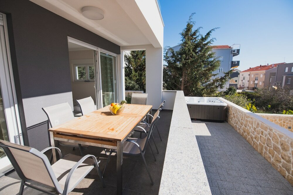 Фото Apartments Tomana