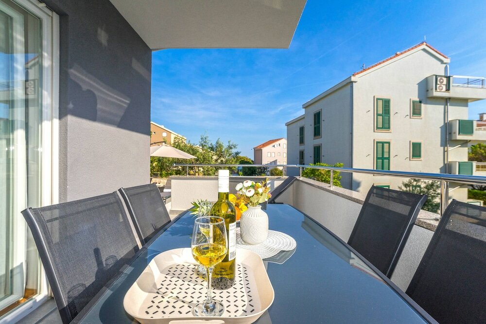 Фото Summer Breeze Apartments