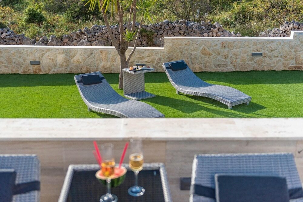 Фото Apartments & Rooms Pool Villas Maris