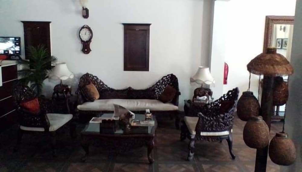 Фото Crosswinds Guest House Islamabad