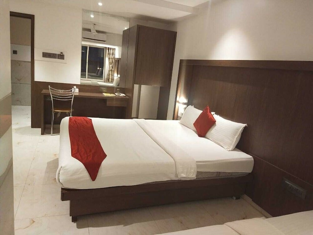 Фото Monarch Express