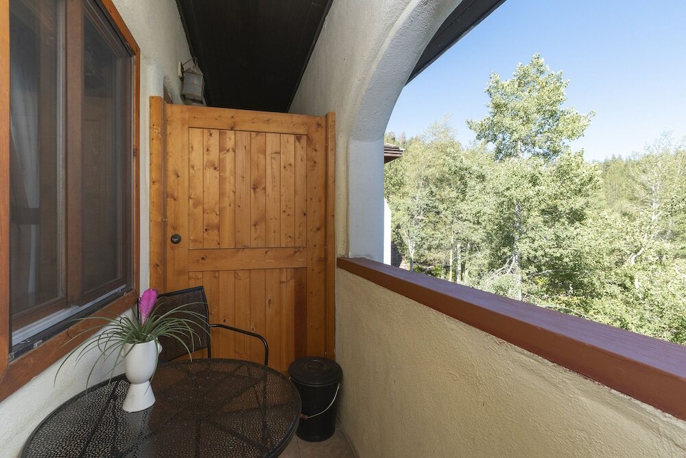 Фото GetAways at Olympic Village Inn