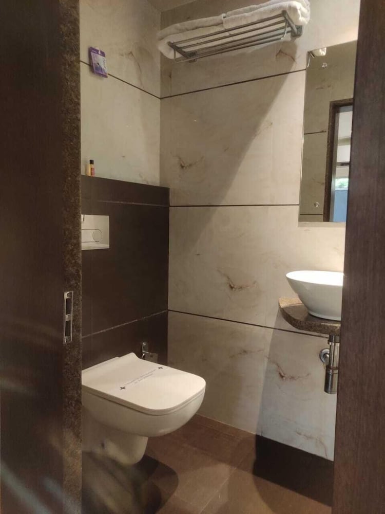 Фото Monarch Express