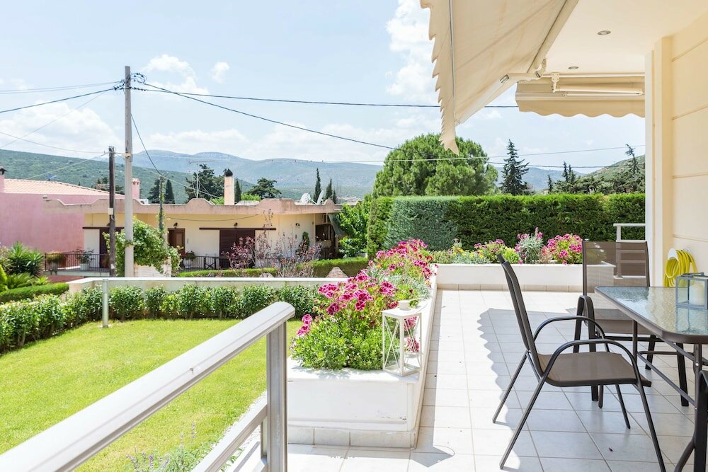 Фото Bright & Spacious two-floor Family Garden Home