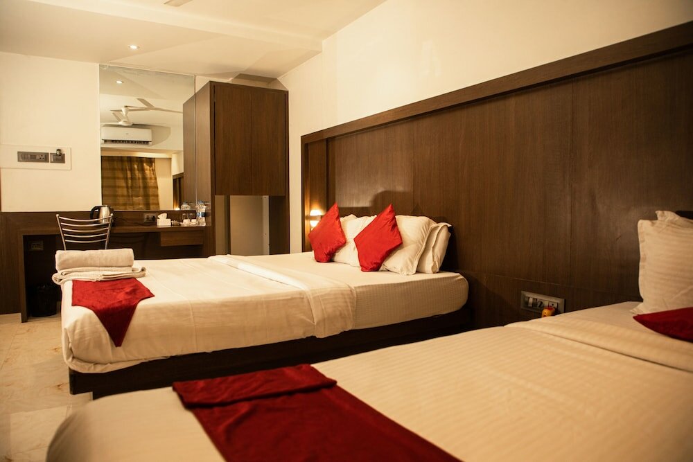 Фото Monarch Express