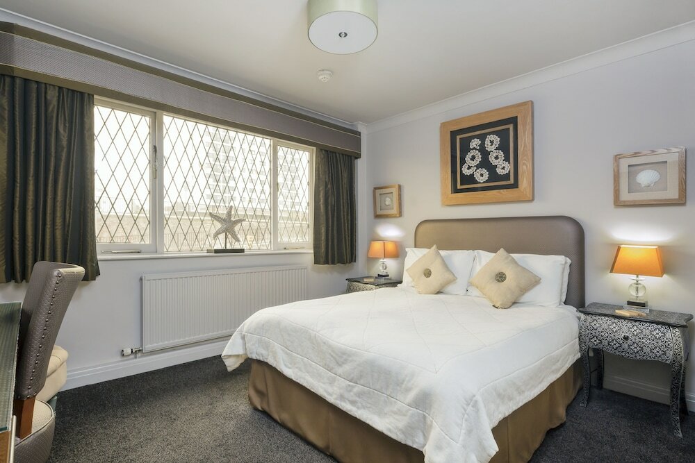 Фото Rags Hotel Bar & Restaurant