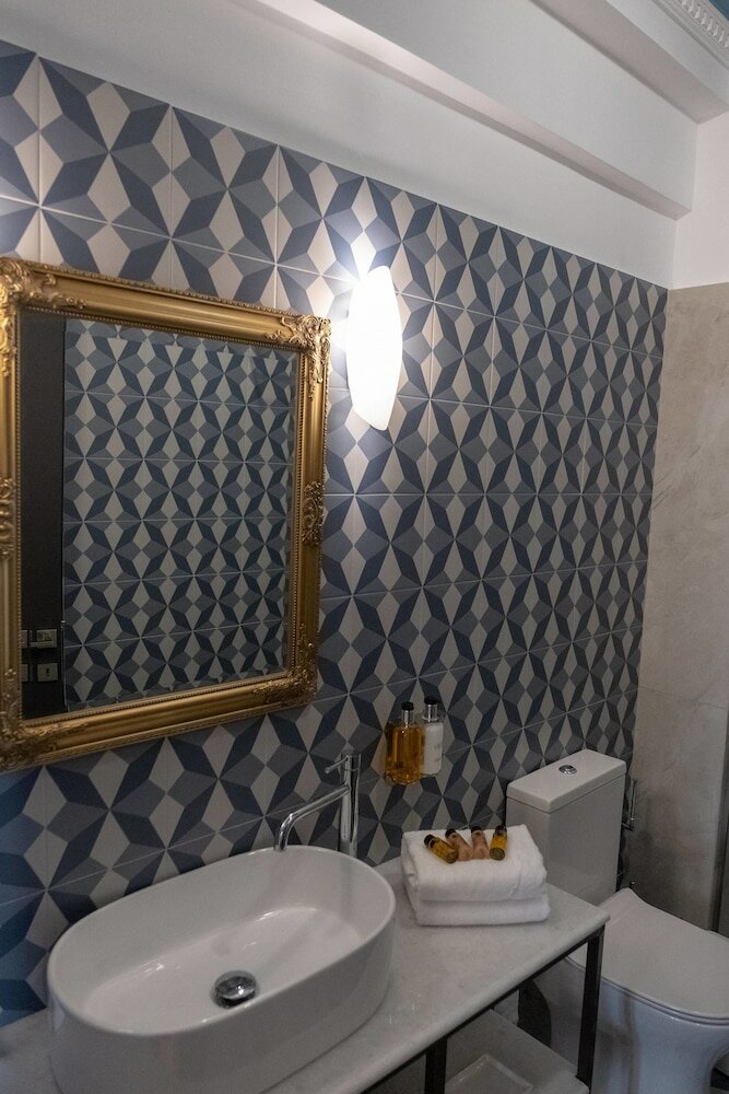 Фото Athenian Yard Suites