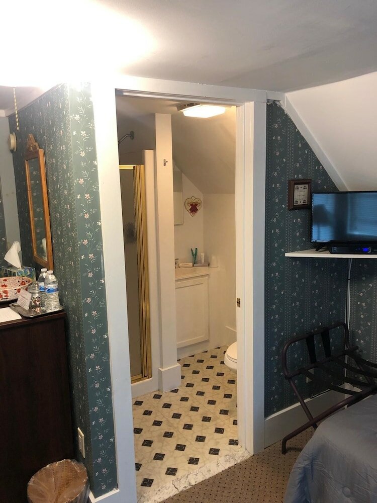 Фото Reynolds House Inn & Motel