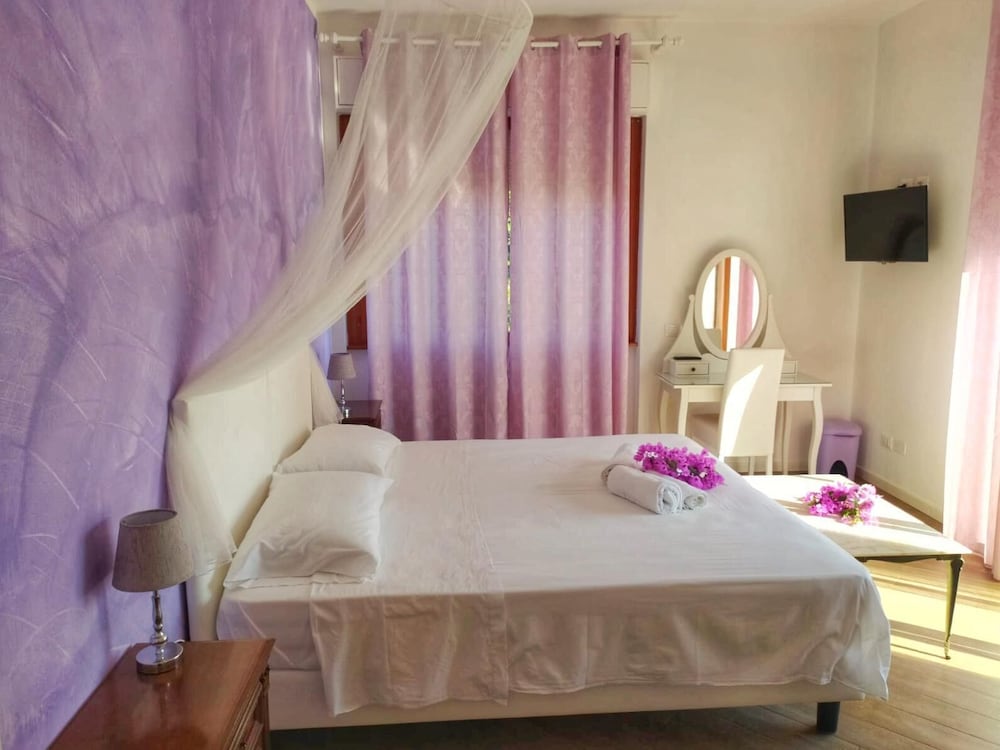 Фото La Bouganville B&b