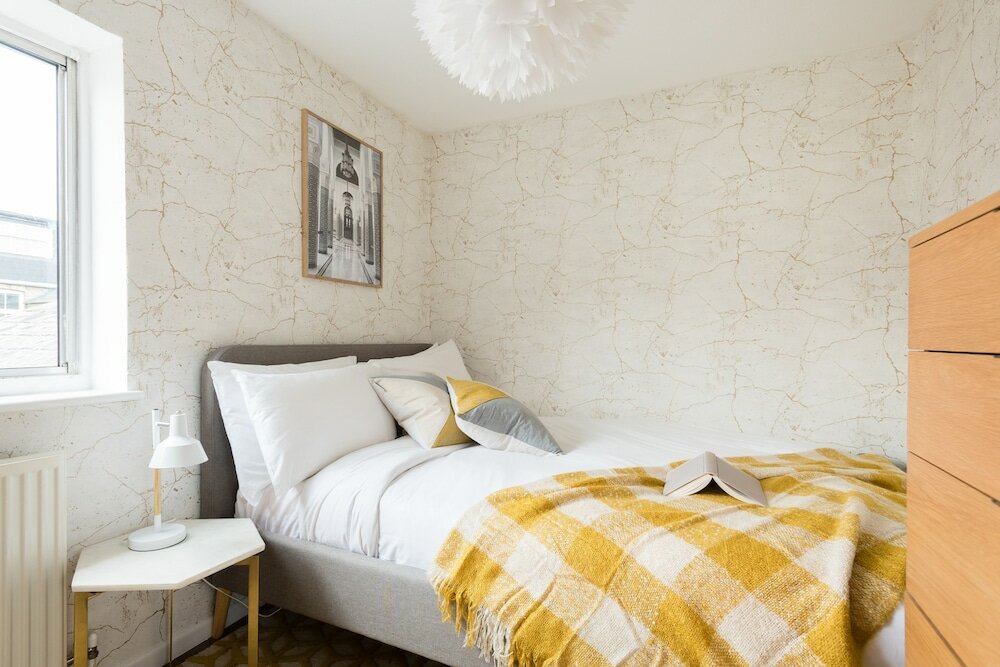 Фото The Century Chalet - Contemporary 2bdr Townhouse with Parking