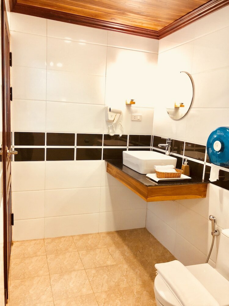 Фото Merry Riverside Hotel