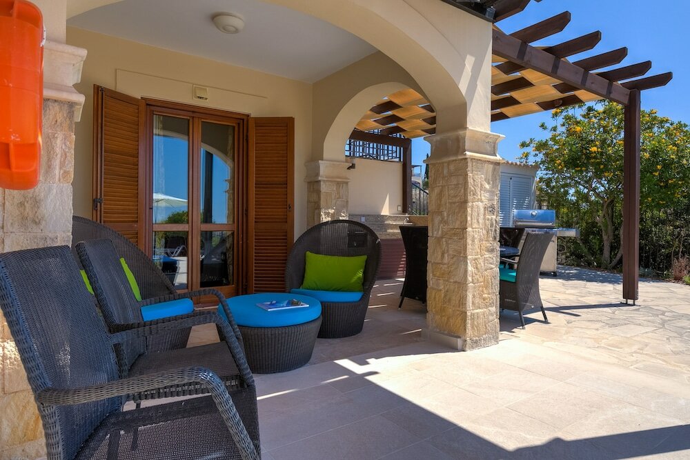 Фото Stunning 3 bedroom villa 'bz01' with private pool, stunning views, communal pool and resort facilities, Zephyros Village on Aphrodite Hills Re