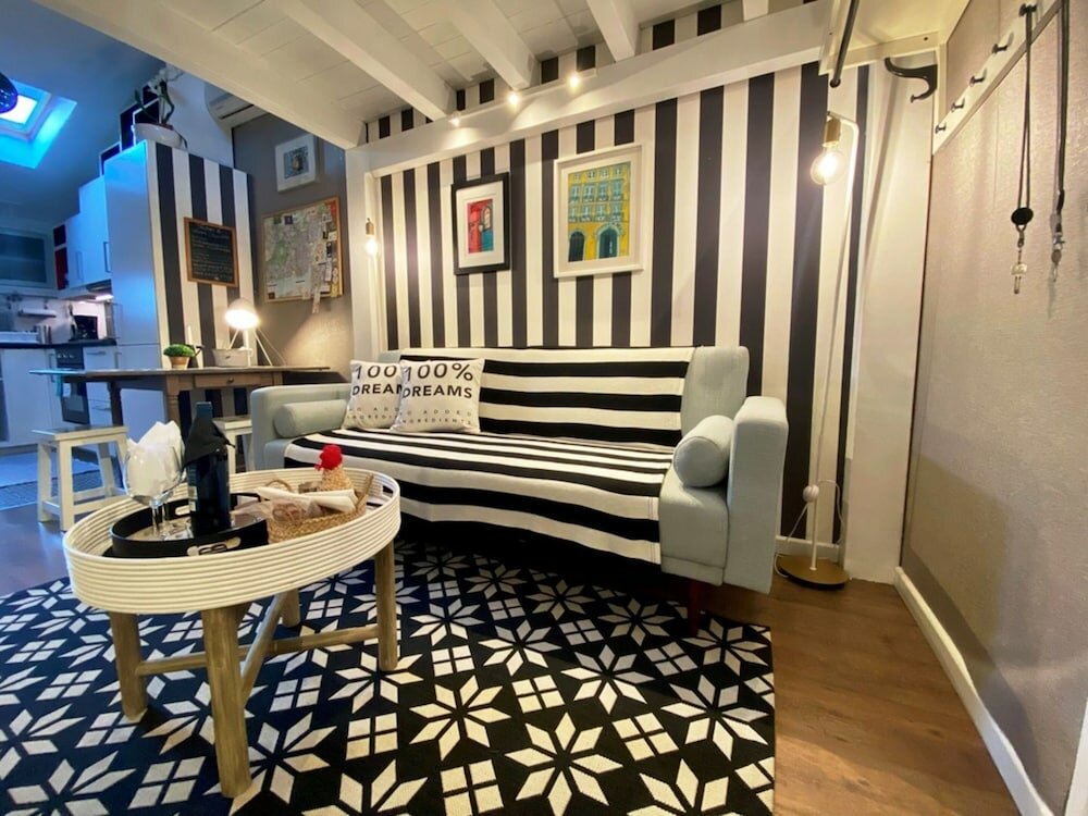 Фото Studios with Mezzanine Rua da Moeda