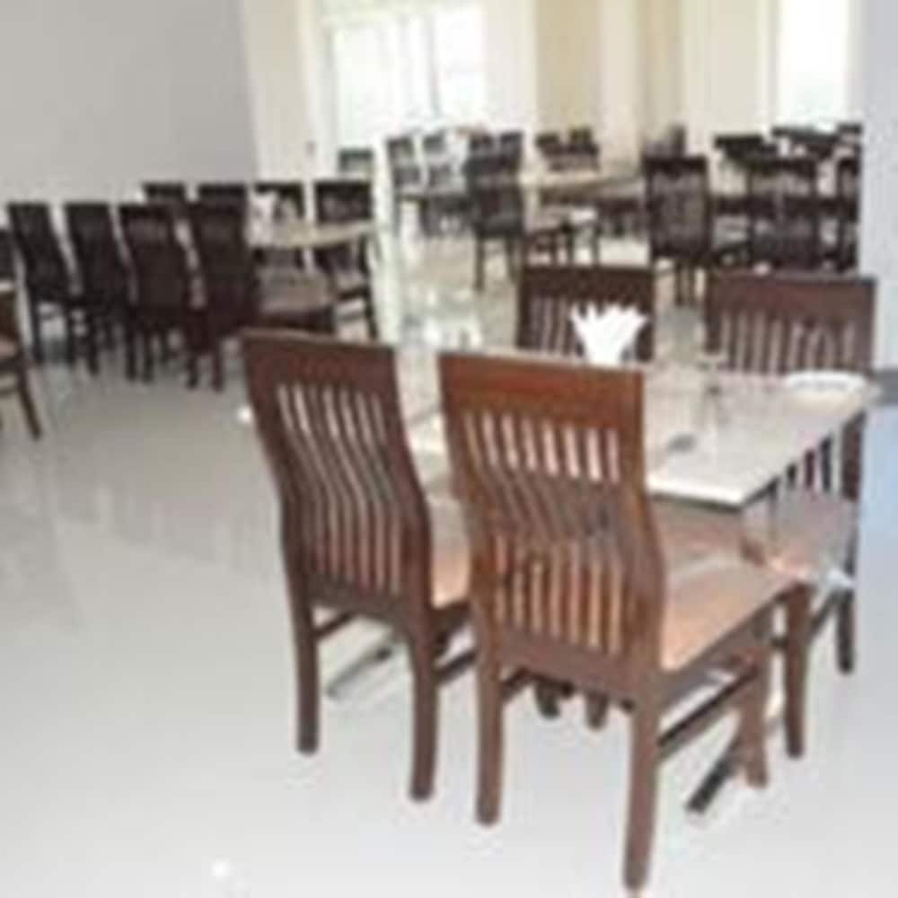 Фото Hotel Jataka Inn