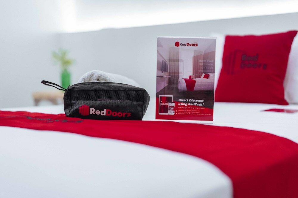 Фото RedDoorz Ledesco Avenue Lapaz Iloilo