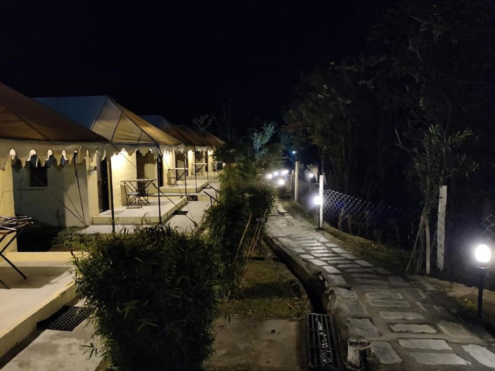 Фото Dev Bhoomi Farms & Cottages