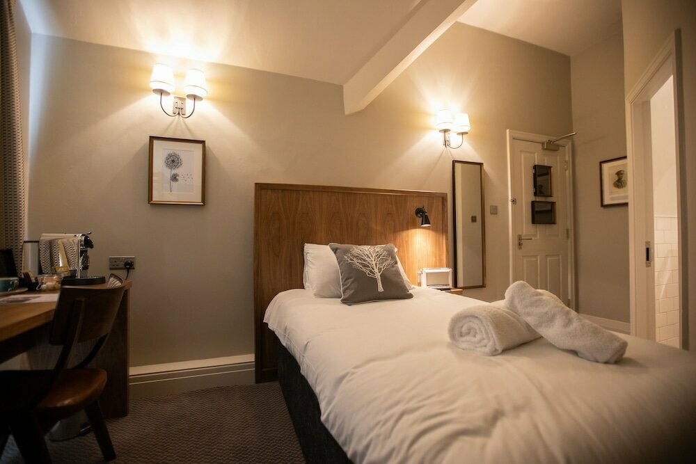 Hotel The Cross Keys, Knutsford, photo