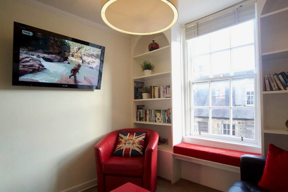 Фото Perfect Location - Stylish 2bd Rose St Apartment