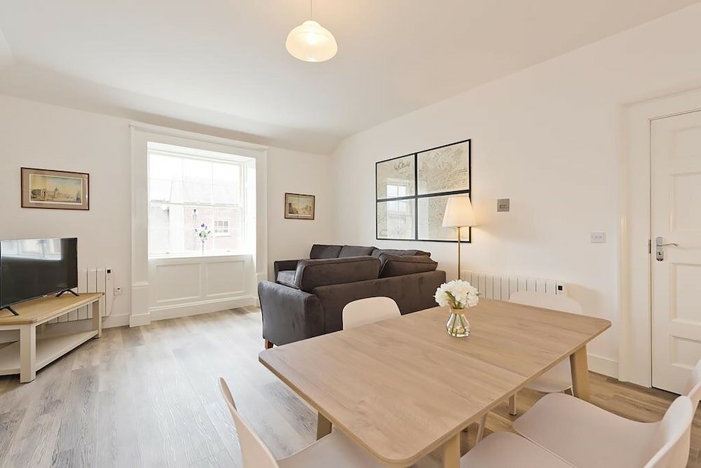 Фото Henrietta Suites City Centre