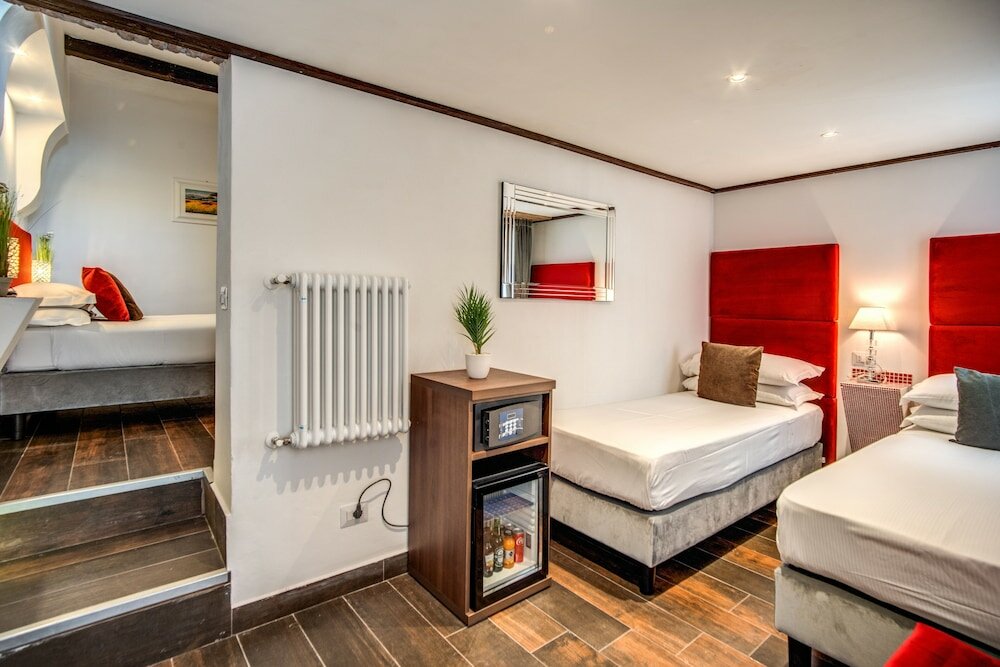 Фото Piazza di Spagna Comfort Rooms