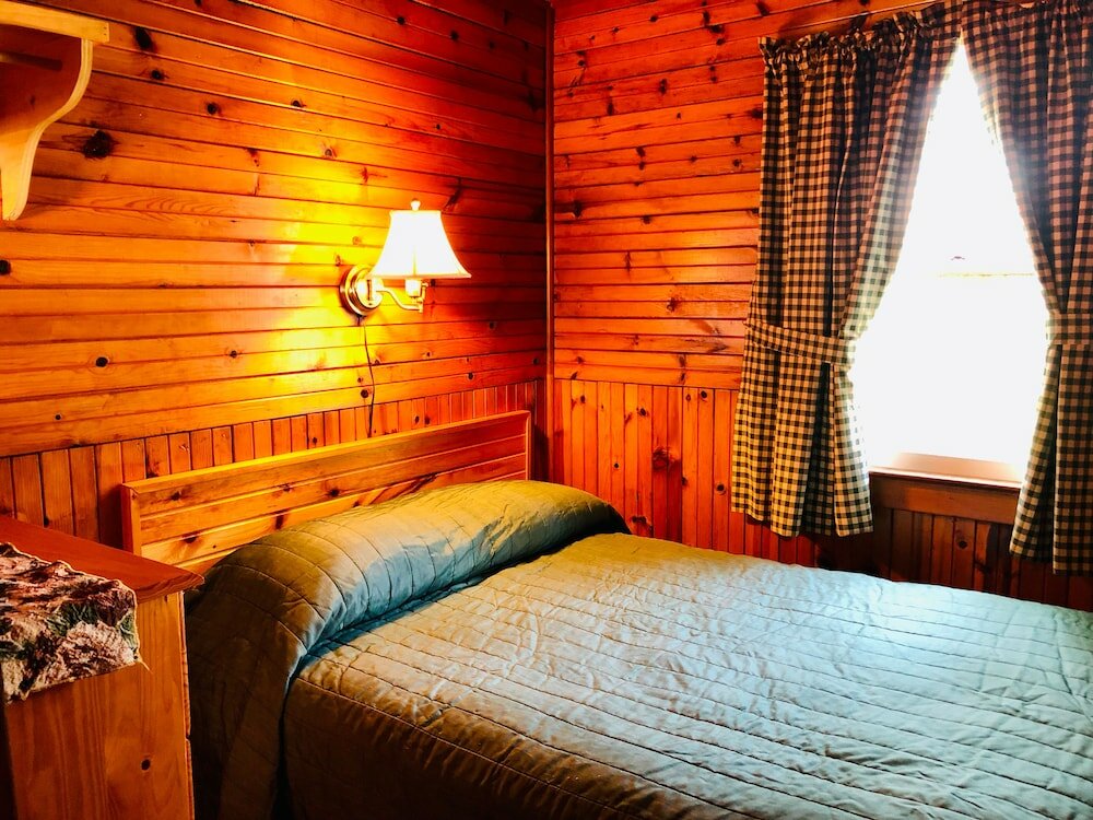 Фото Green Gables Bungalow Court