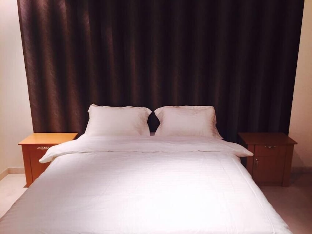 Фото Al Amoria Furnished Apartments 4