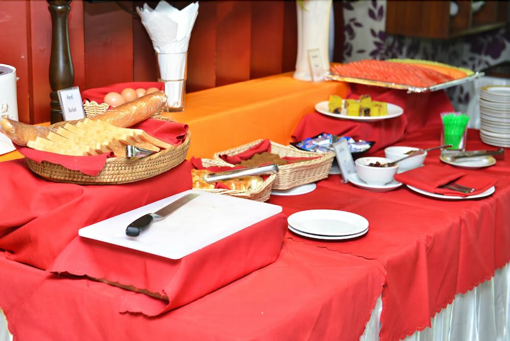 Фото Hotel Shwe Gone Daing