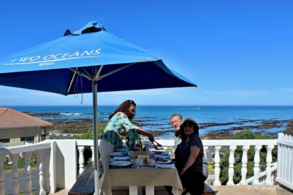 Фото Walkerbay Accommodation