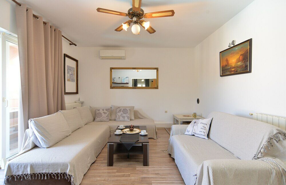 Фото Apartments Jasmine 1008