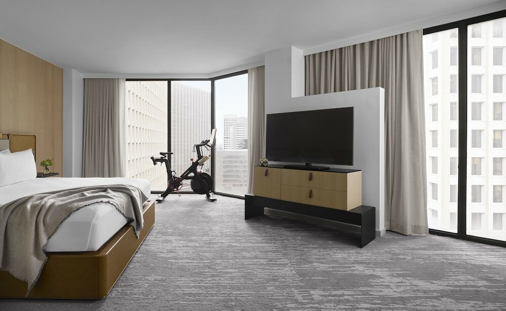 Фото C. Baldwin, Curio Collection by Hilton