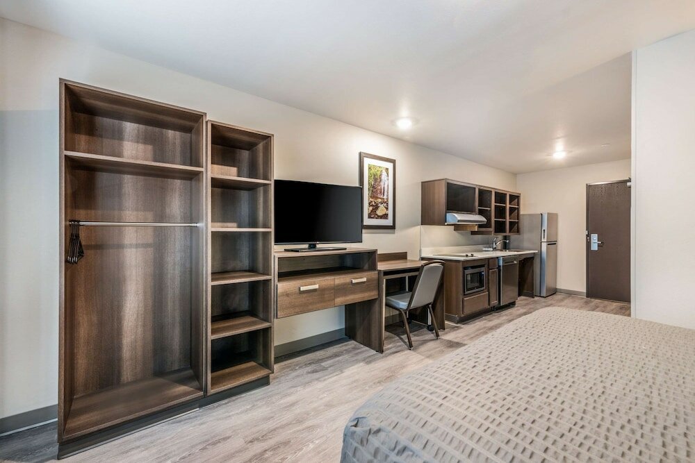 Фото WoodSpring Suites Linden