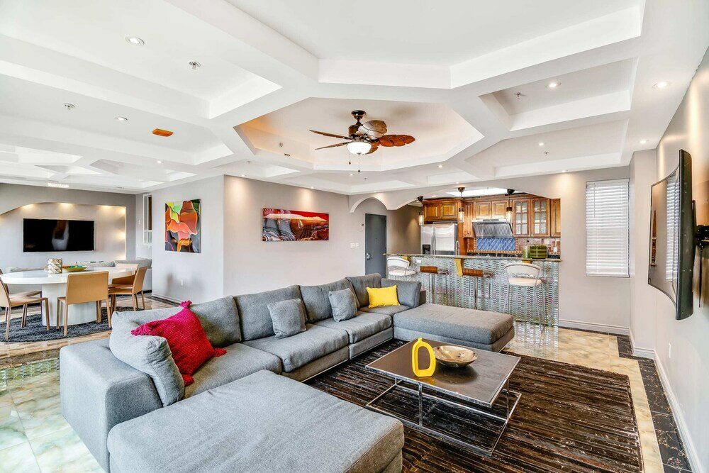 Фото The Penthouse in the Heart of the City With Patio/rooftop