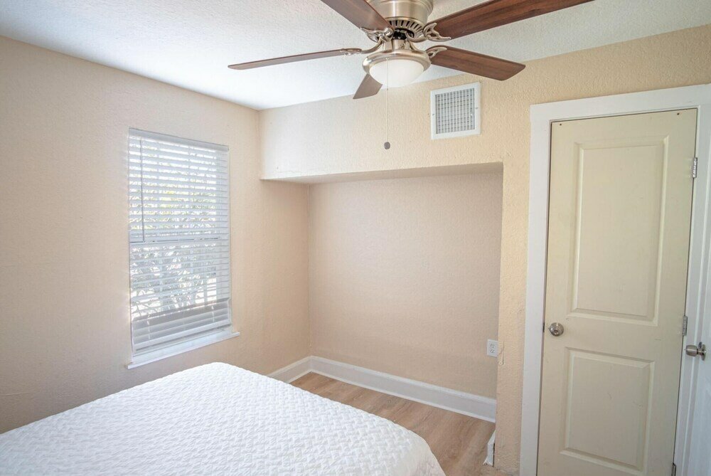 Фото 3 Br/1 Ba Remodeled Home Near Downtown