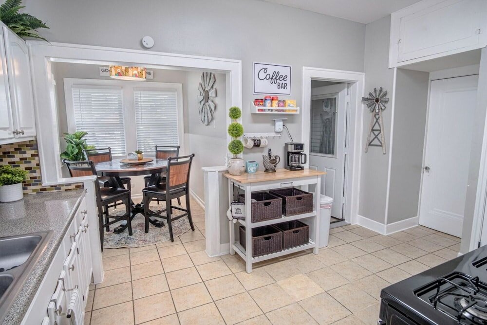 Фото Stunning 3 Br Home Near Dt Alamodome - Riverwalk