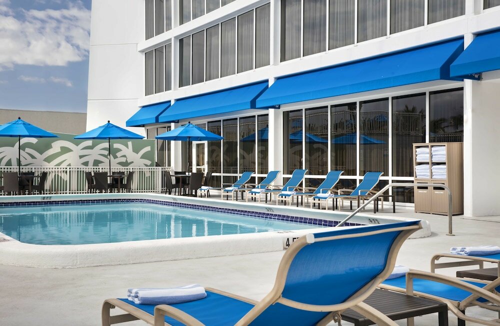 Фото Courtyard by Marriott Fort Lauderdale Beach