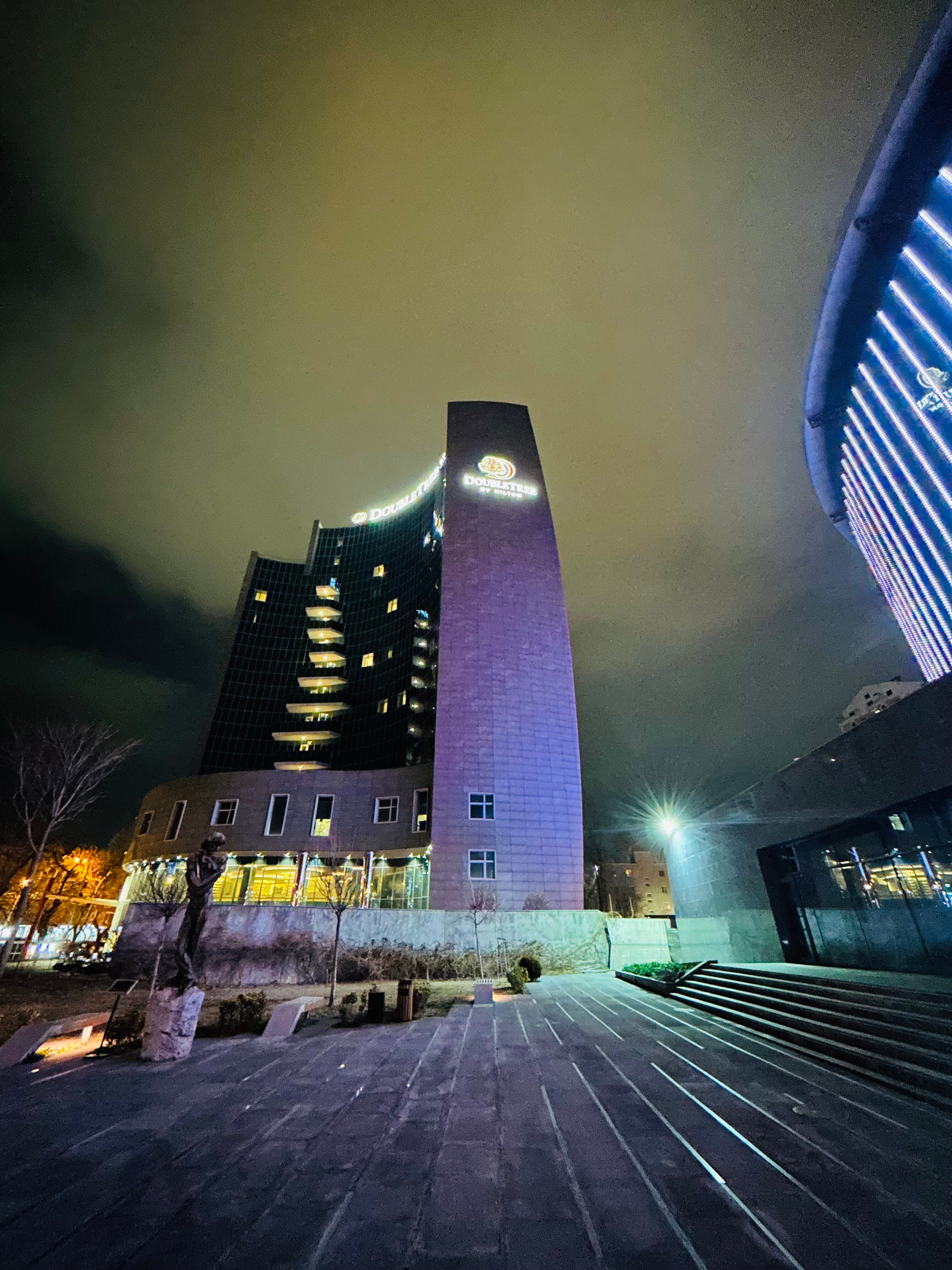 Фото DoubleTree by Hilton Hotel Yerevan City Centre